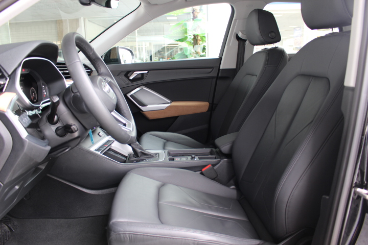 AUDI-Q3-35 TFSI S-TRONIC
