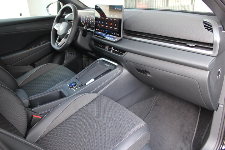 VOLKSWAGEN-T-ROC-1.5 TSI R-LINE DSG