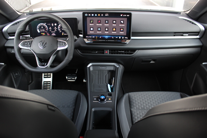 VOLKSWAGEN-T-ROC-1.5 TSI R-LINE DSG