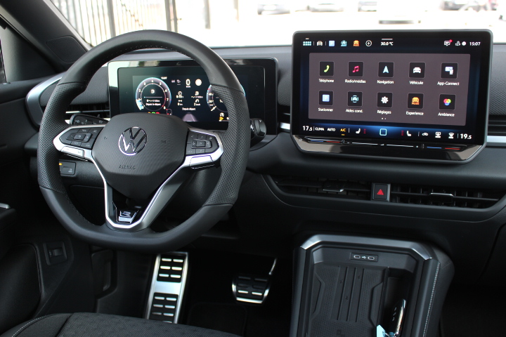 VOLKSWAGEN-T-ROC-1.5 TSI R-LINE DSG