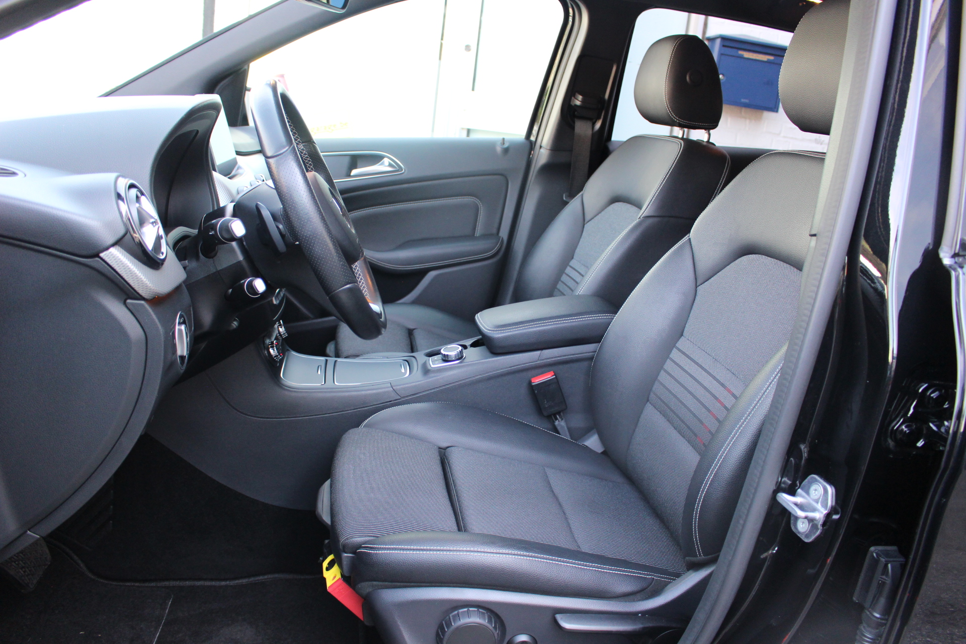 MERCEDES-BENZ-B 200 D-CDI