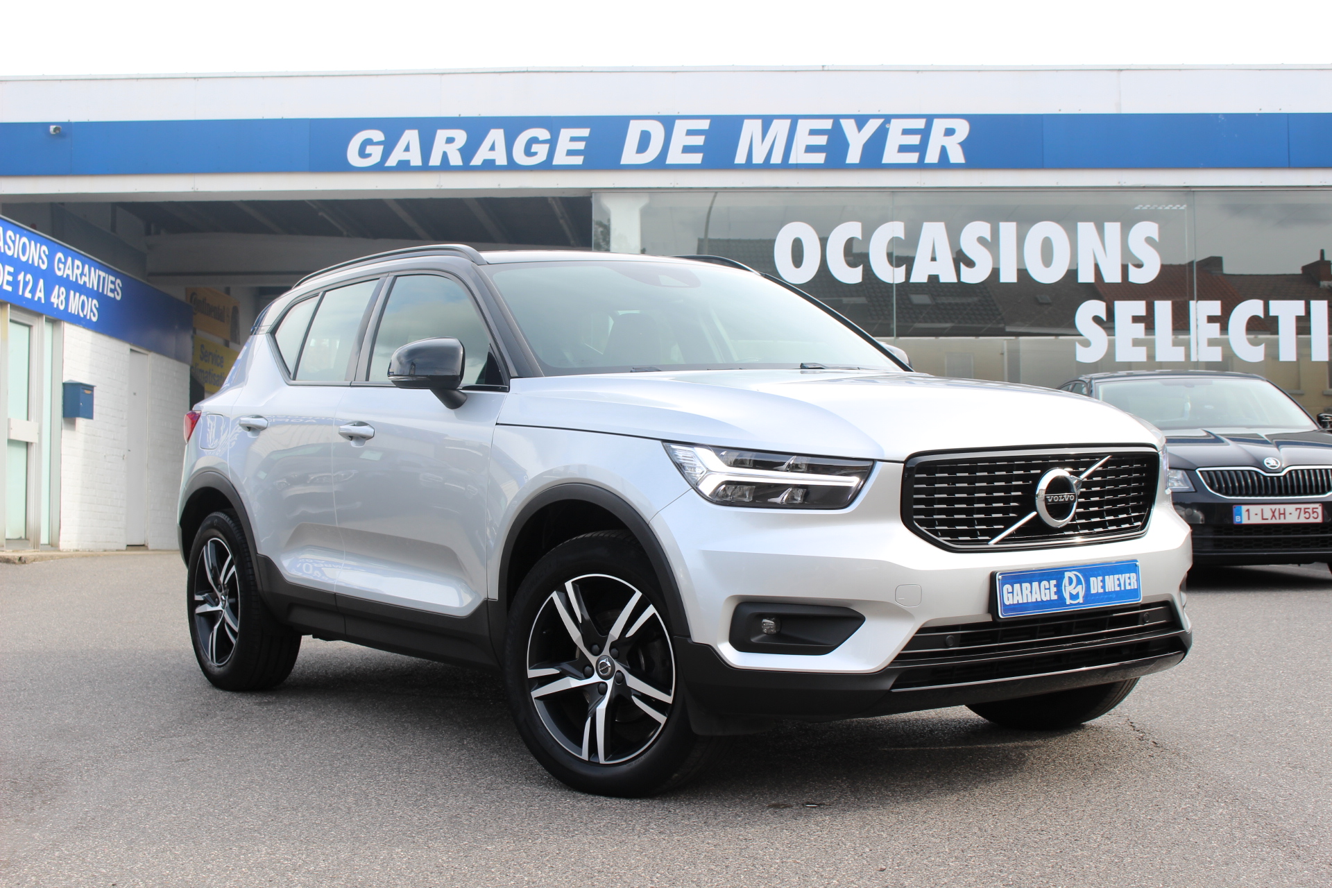 VOLVO-XC40-1.5 T3 R-DESIGN