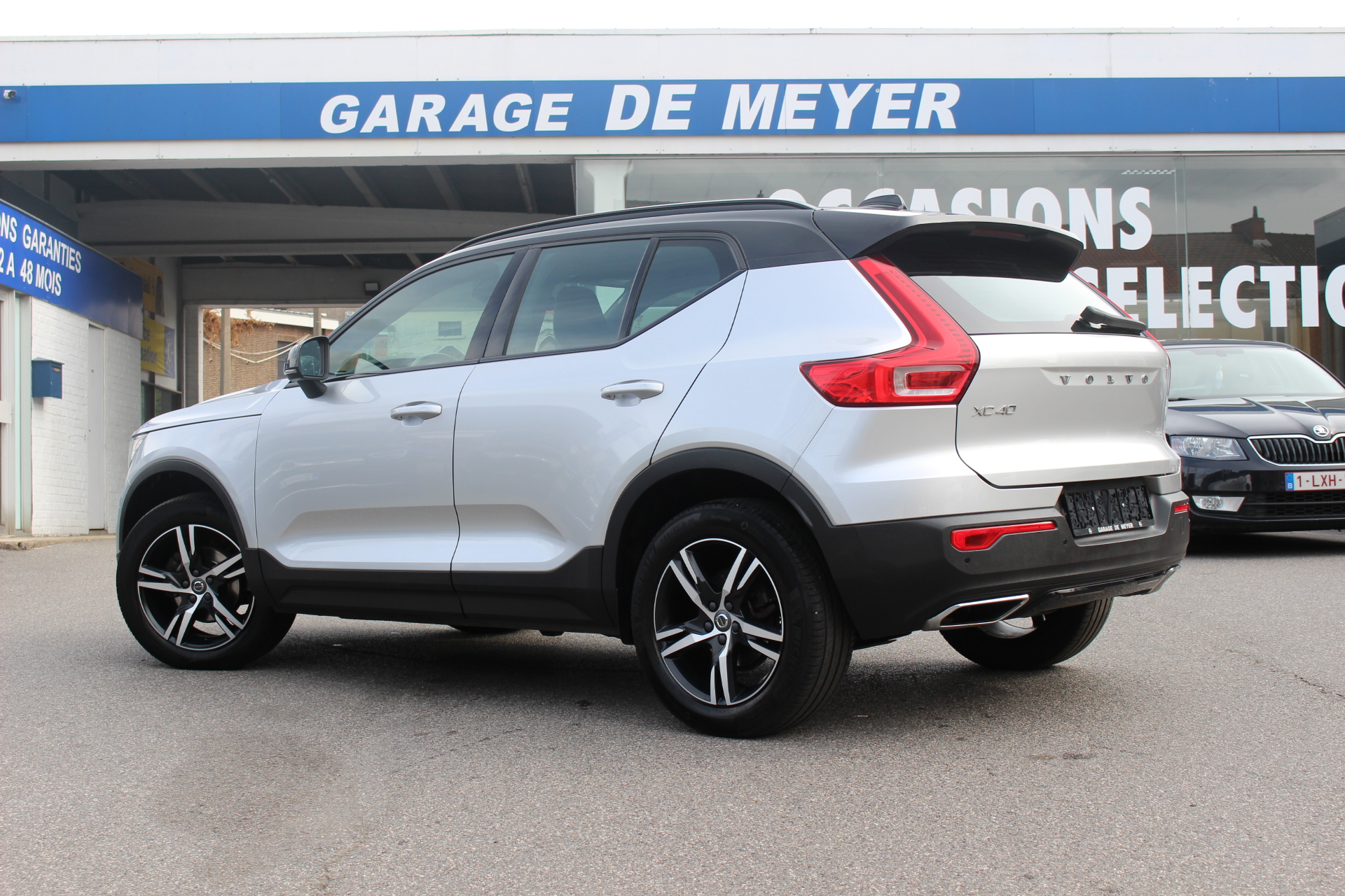 VOLVO-XC40-1.5 T3 R-DESIGN