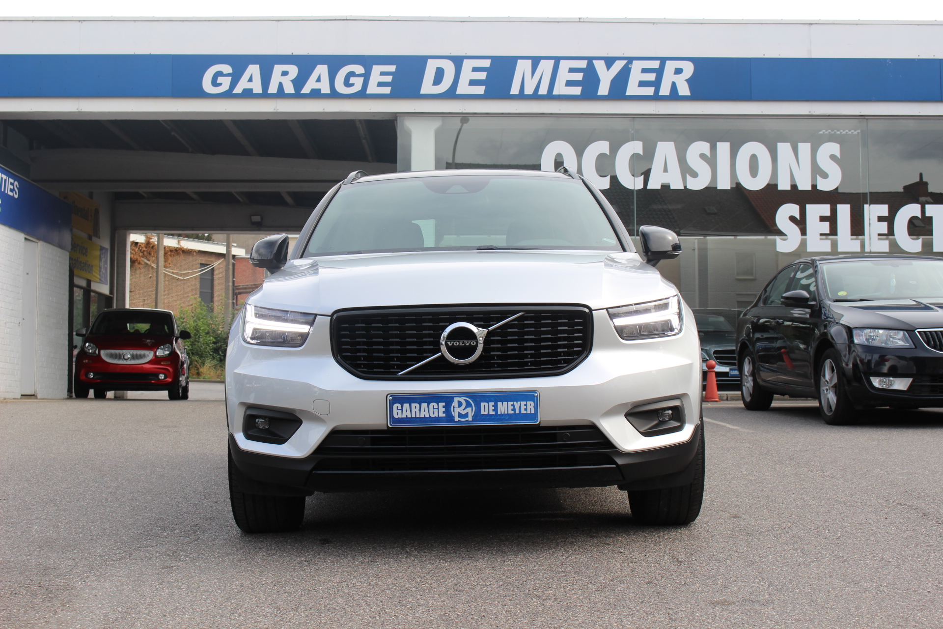 VOLVO-XC40-1.5 T3 R-DESIGN