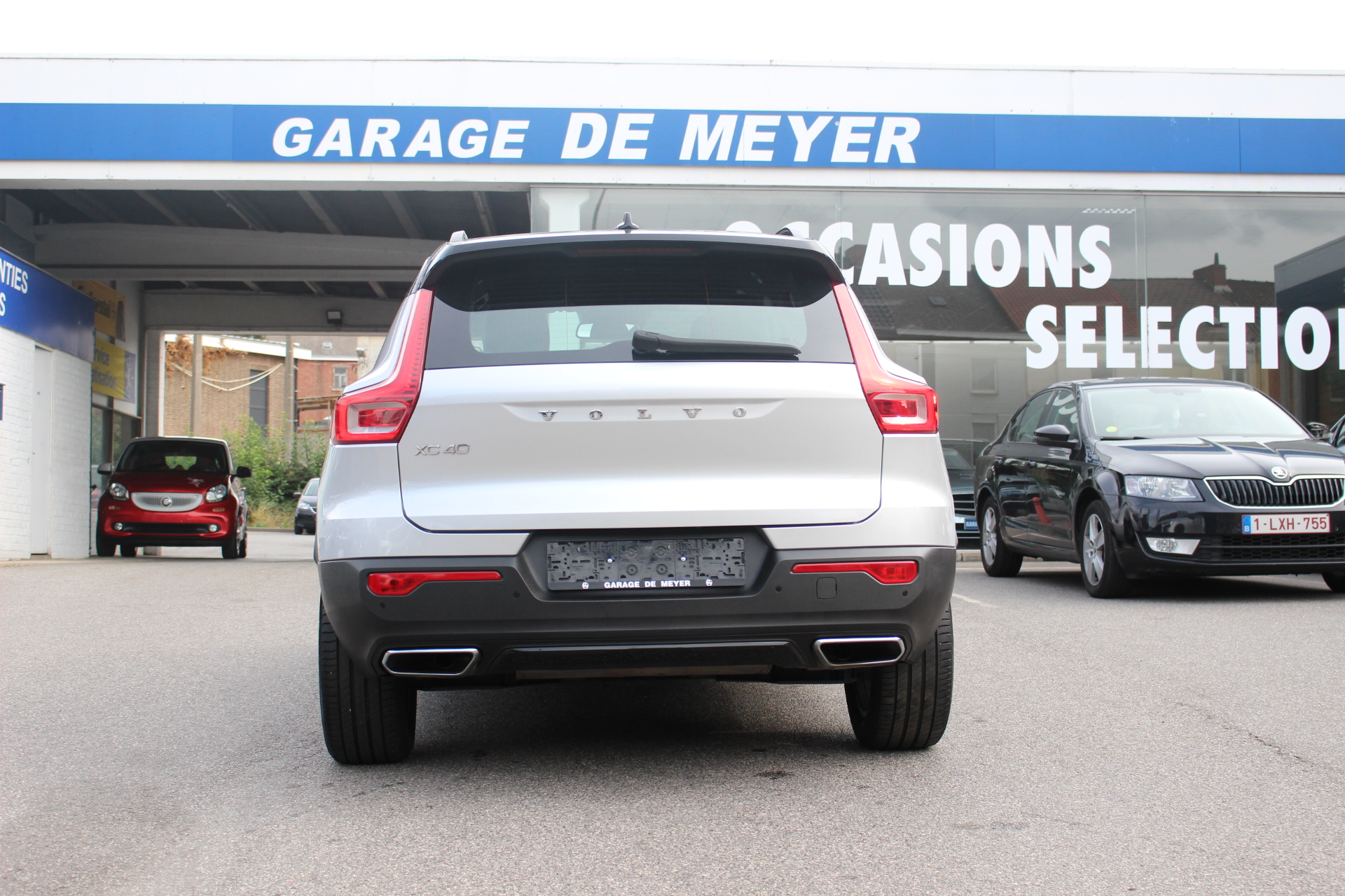 VOLVO-XC40-1.5 T3 R-DESIGN