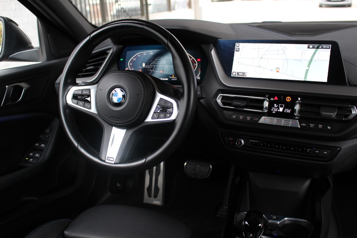 BMW-118 i-M SPORT