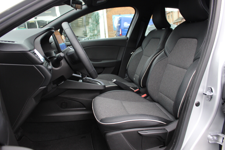 RENAULT-CLIO-1.6 E-TECH HYBRID AUT