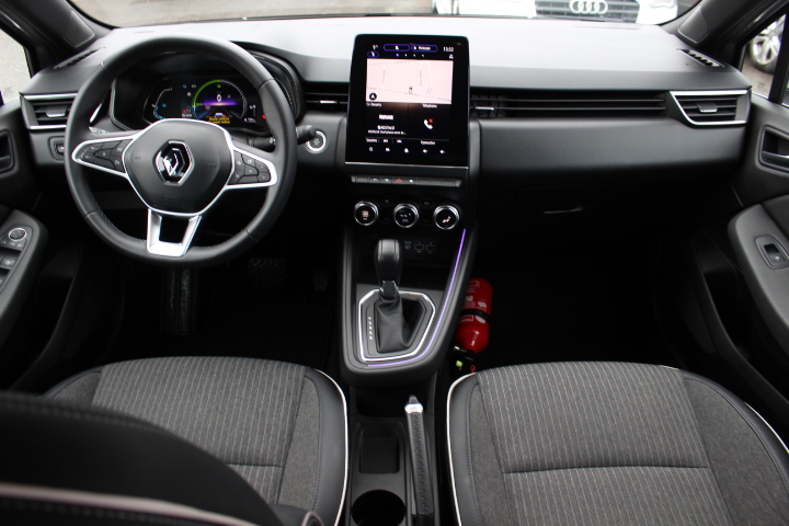 RENAULT-CLIO-1.6 E-TECH HYBRID AUT