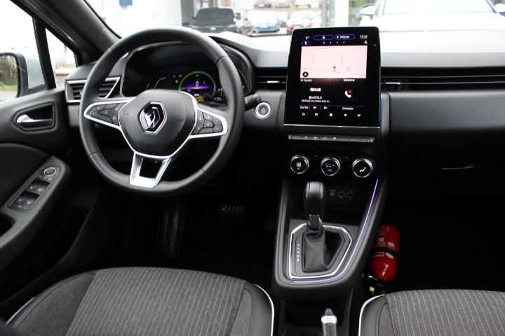RENAULT-CLIO-1.6 E-TECH HYBRID AUT