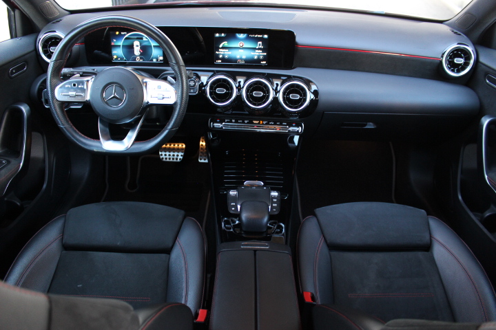 MERCEDES-BENZ-A 180-AMG LINE