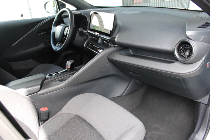 TOYOTA-C-HR-1.8 HYBRIDE DYNAMIC PLUS